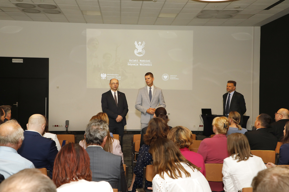 Uroczystość wręczenia zaświadczeń i certyfikatów nauczycielom biorącym udział w szkoleniach „Szlaki Nadziei – Armia gen. Andersa” – Warszawa, 28 czerwca 2023. Fot. Piotr Życieński (IPN)