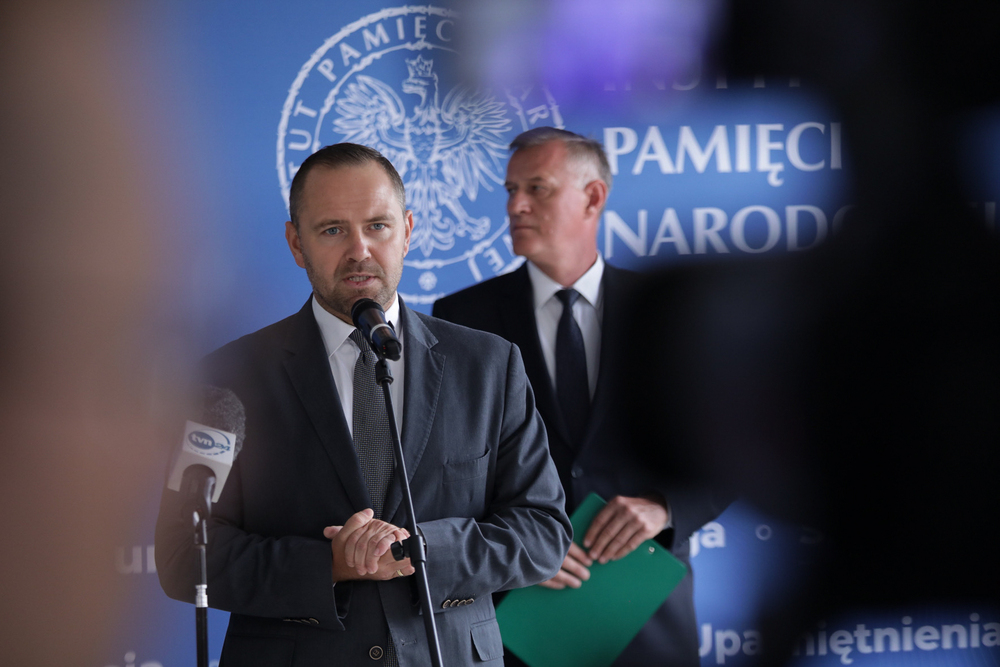 Śledztwo w sprawie śmierci Jana Samsonowicza – konferencja prasowa prezesa IPN dr. Karola Nawrockiego i dyrektora pionu śledczego IPN Andrzeja Pozorskiego – Gdańsk, 30 czerwca 2023. Fot. Mikołaj Bujak (IPN)