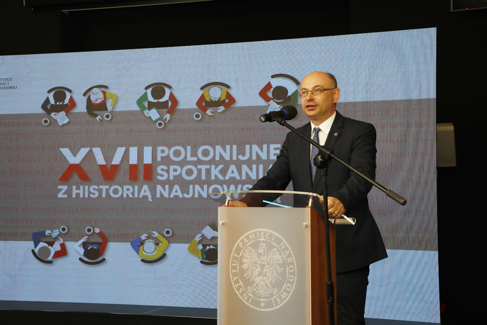 Dr Mateusz Szpytma, wiceprezes IPN, podczas inauguracji XVII Polonijnych Spotkań z Historią Najnowszą – Warszawa, 3 lipca 2023. Fot. Piotr Życieński (IPN)