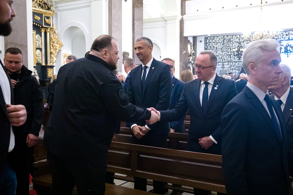 Przewodniczący Rady Najwyższej Ukrainy Rusłan Stefanczuk i zastępca prezesa IPN dr hab. Karol Polejowski podczas obchodów Narodowego Dnia Pamięci Ofiar Ludobójstwa dokonanego przez ukraińskich nacjonalistów na obywatelach II Rzeczypospolitej Polskiej – Warszawa, 11 lipca 2023. Fot. Sławek Kasper (IPN)