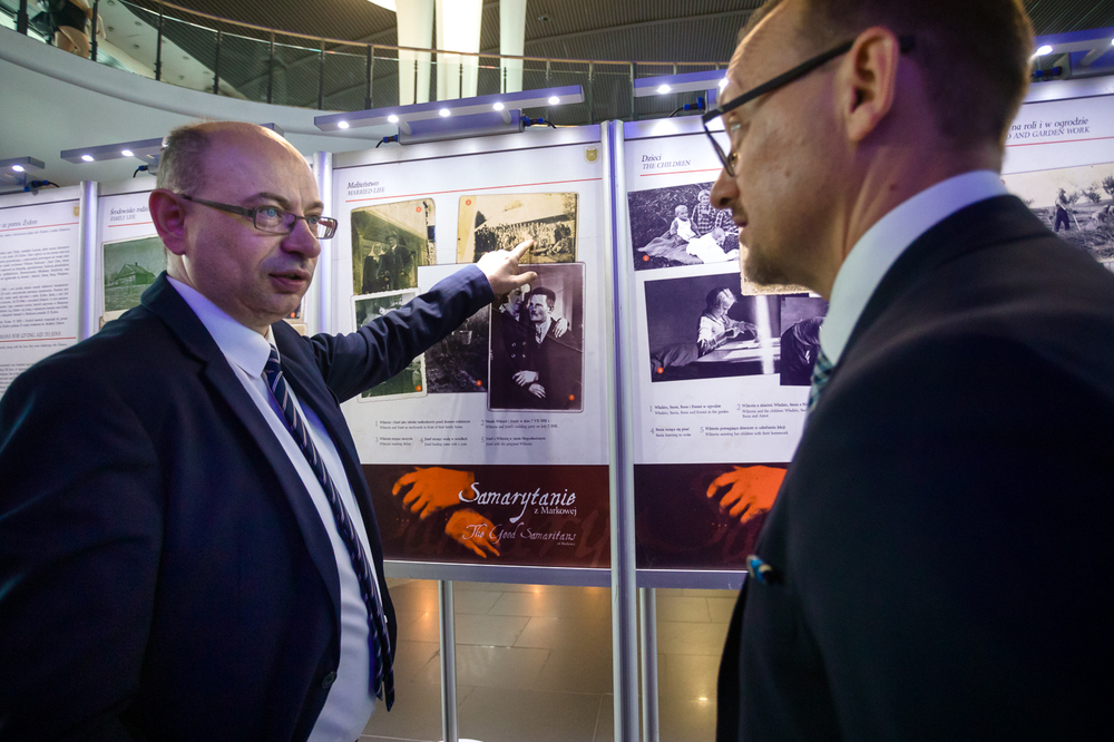 Wystawa „Samarytanie z Markowej” w holu głównym Dworca Centralnego – Warszawa, 13 lipca 2023. Fot. Sławek Kasper (IPN)