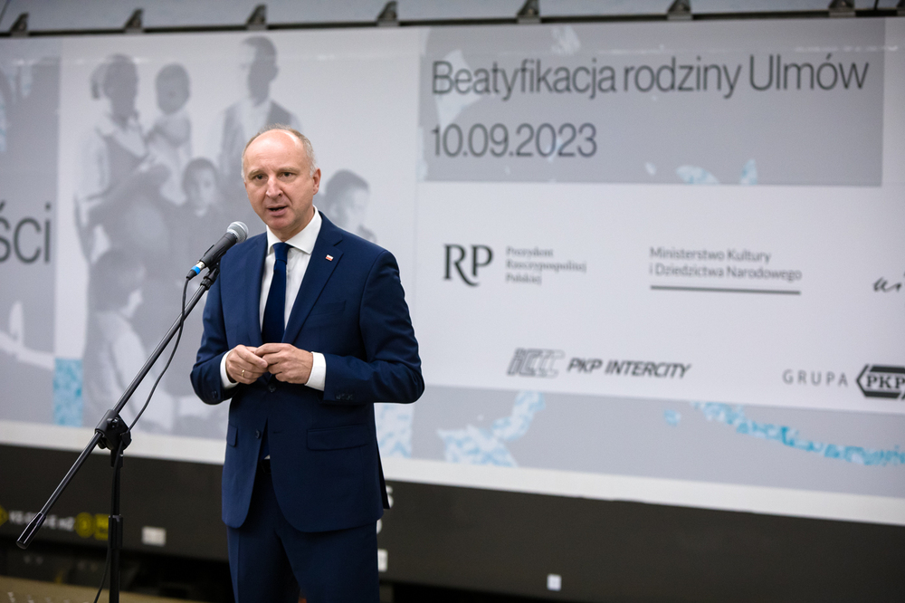 Wojciech Kolarski – sekretarz stanu w Kancelarii Prezydenta RP podczas prezentacji lokomotywy z grafikami przedstawiającymi Rodzinę Ulmów – Warszawa, 13 lipca 2023. Fot. Sławek Kasper (IPN)