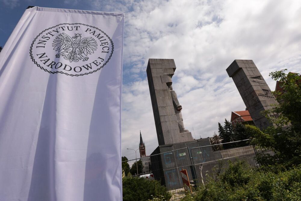 Konferencja prasowa prezesa Instytutu Pamięci Narodowej dr. Karola Nawrockiego na temat dekomunizacji przestrzeni publicznej – Olsztyn, 22 lipca 2023. Fot. Mikołaj Bujak (IPN)