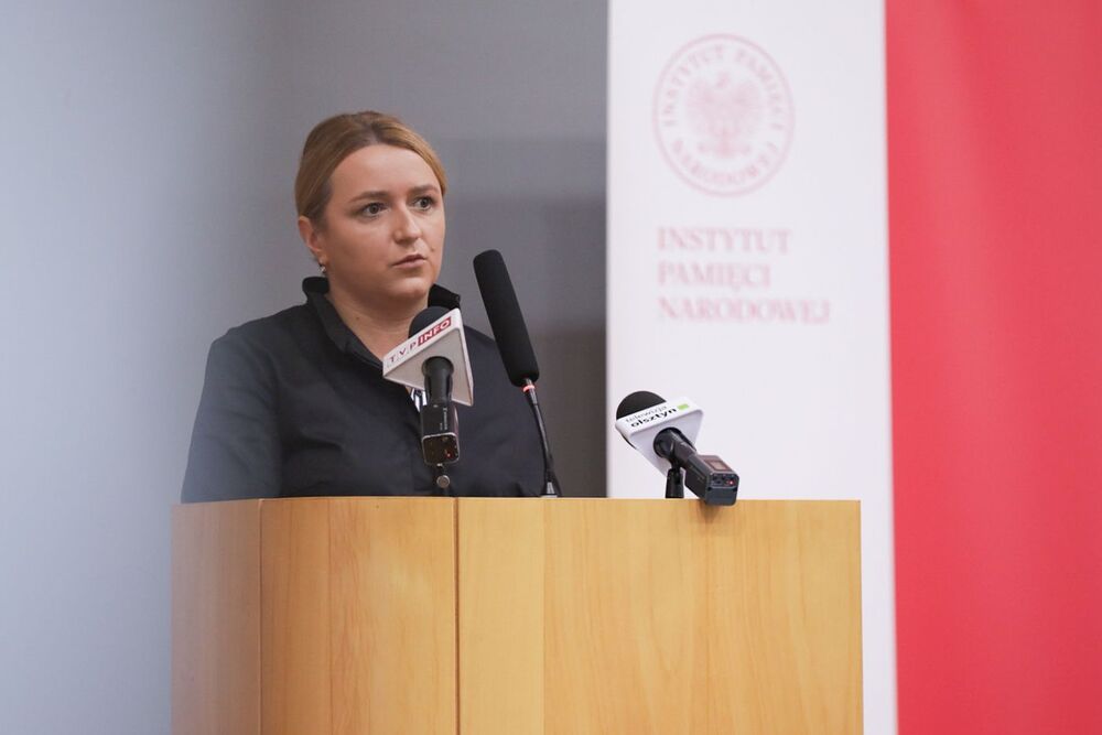 Minister Olga Semeniuk-Patkowska, sekretarz stanu w Ministerstwie Rozwoju i Technologii. Sesja popularnonaukowa na temat dekomunizacji przestrzeni publicznej – Olsztyn, 22 lipca 2023. Fot. Mikołaj Bujak (IPN)