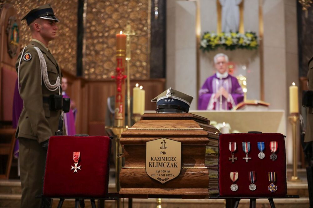 Uroczystości pogrzebowe śp. płk. Kazimierza Klimczaka, najstarszego żołnierza WP, Powstańca Warszawskiego – 28 lipca 2023. Fot. Mikołaj Bujak (IPN)