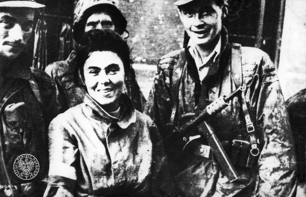 Zofia Dąbrowska ps. „Myszka” na ul. Wareckiej. Fot. z zasobu AIPN, Jerzy Tomaszewski
