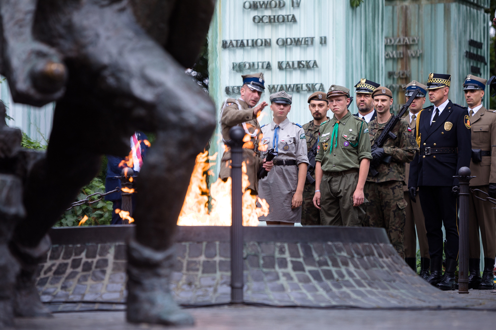 Uroczystości przy pomniku Powstania Warszawskiego na pl. Krasińskich – 31 lipca 2023. Fot. Sławek Kasper (IPN)