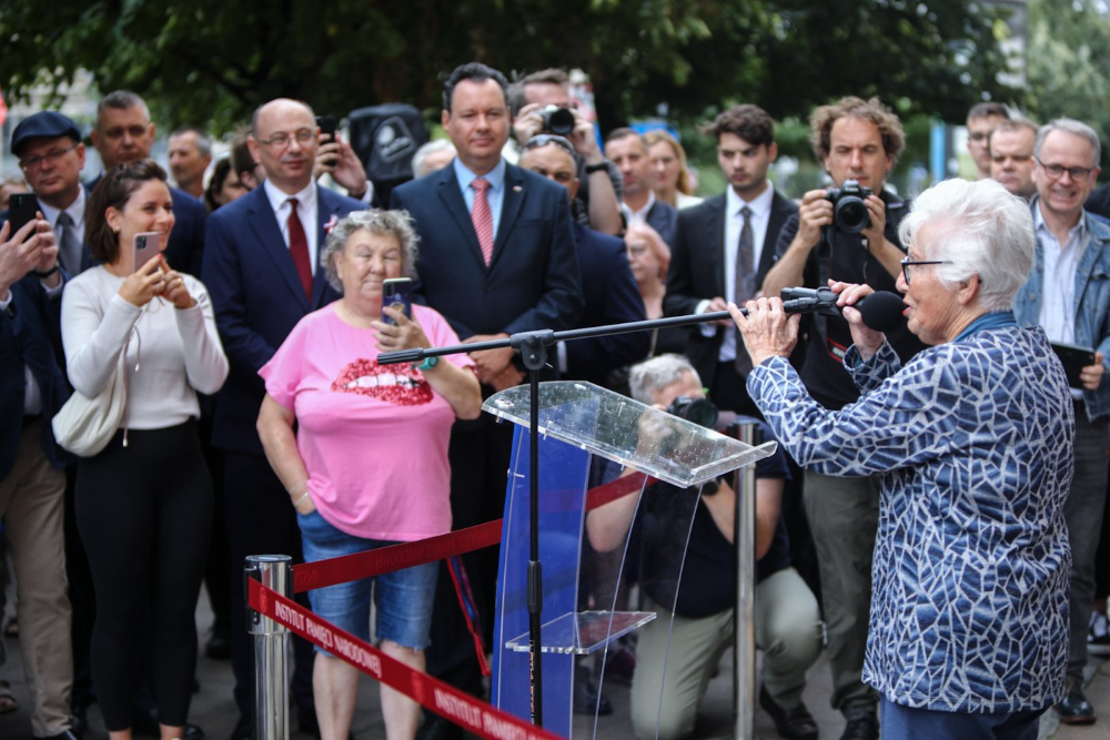 Uroczyste odsłonięcie tablicy upamiętniającej Pereca i Samuela Willenbergów – Warszawa, 1 sierpnia 2023. Fot. Sławek Kasper (IPN)