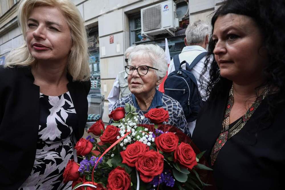 Uroczyste odsłonięcie tablicy upamiętniającej Pereca i Samuela Willenbergów – Warszawa, 1 sierpnia 2023. Fot. Sławek Kasper (IPN)