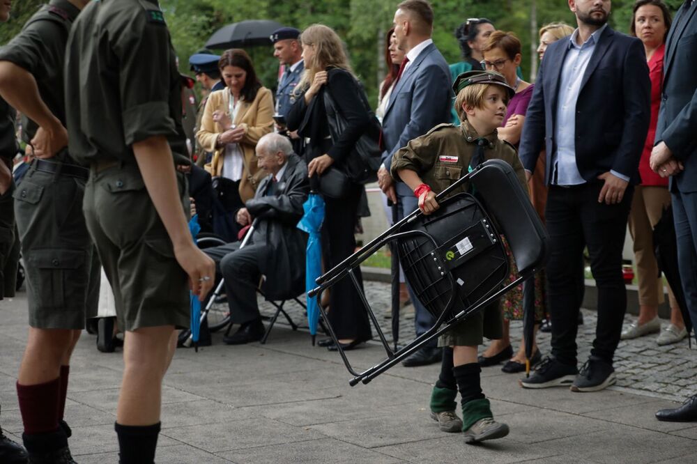 Uroczystości pod pomnikiem Gloria Victis na Cmentarzu Wojskowym na Powązkach. Fot. Mikołaj Bujak (IPN)