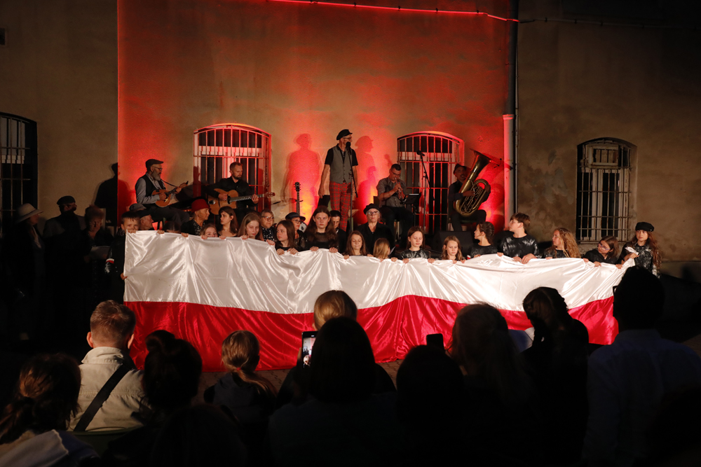 „Bunt wznieci słowo poety” – widowisko słowno-muzyczne. Fot. Piotr Życieński (IPN)