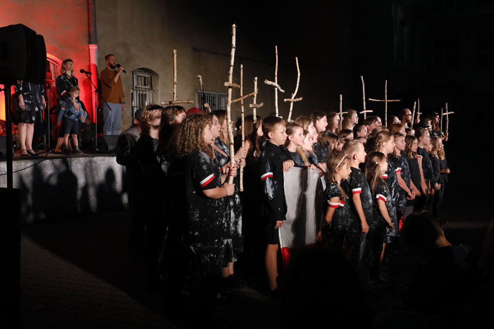 „Bunt wznieci słowo poety” – widowisko słowno-muzyczne. Fot. Piotr Życieński (IPN)