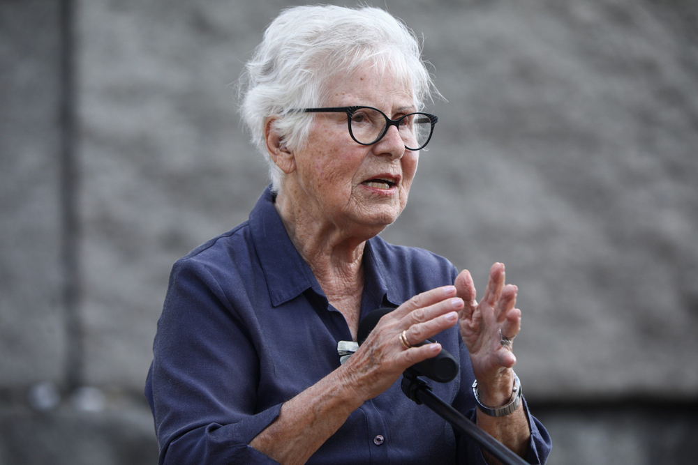 Ada Krystyna Willenberg podczas uroczystości w 80. rocznicę buntu więźniów obozu śmierci Treblinka II – Treblinka, 2 sierpnia 2023. Fot. Sławek Kasper (IPN)