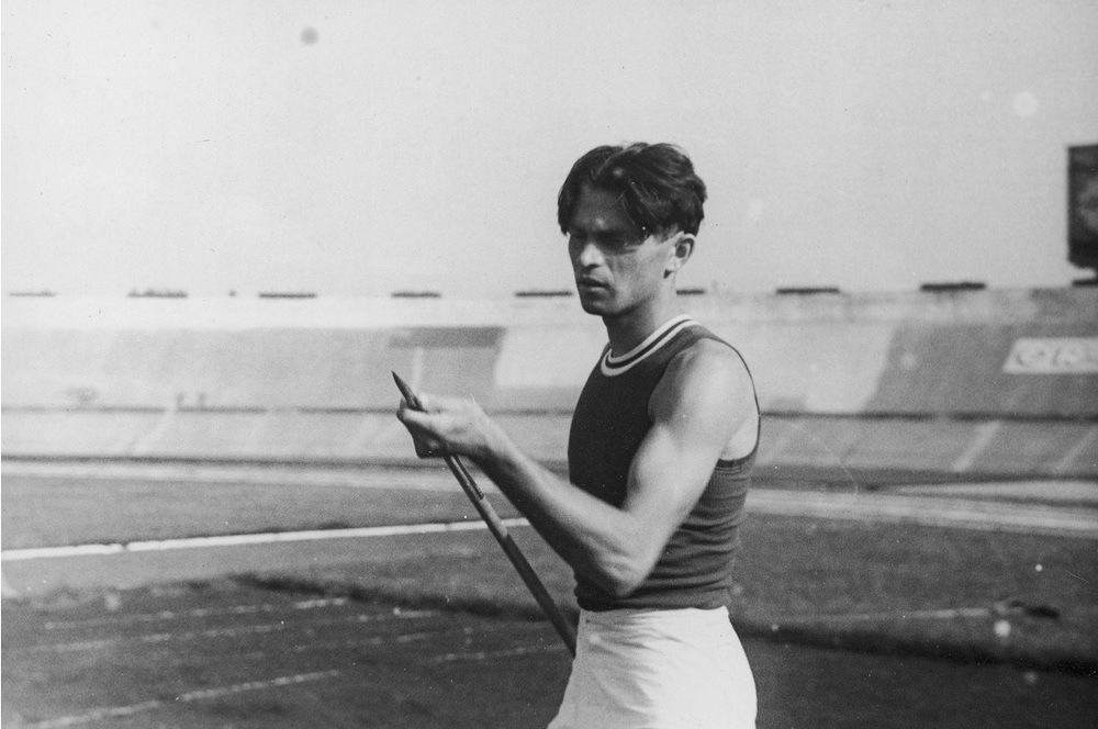 Eugeniusz Lokajski podczas przedolimpijskich zawodów lekkoatletycznych w Warszawie, czerwiec 1936 r. Fot. ze zbiorów Narodowego Archiwum Cyfrowego