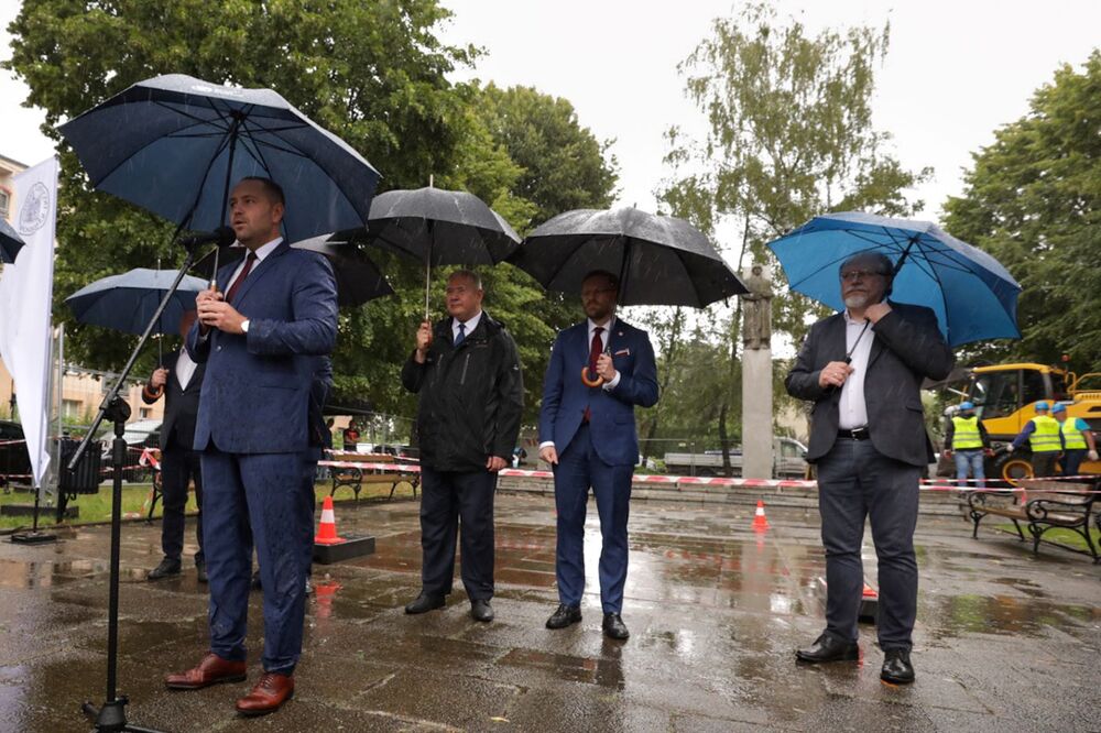 Demontaż sowieckiego obiektu propagandowego Armii Czerwonej – Szczecin, 3 sierpnia 2023. Fot. Mikołaj Bujak