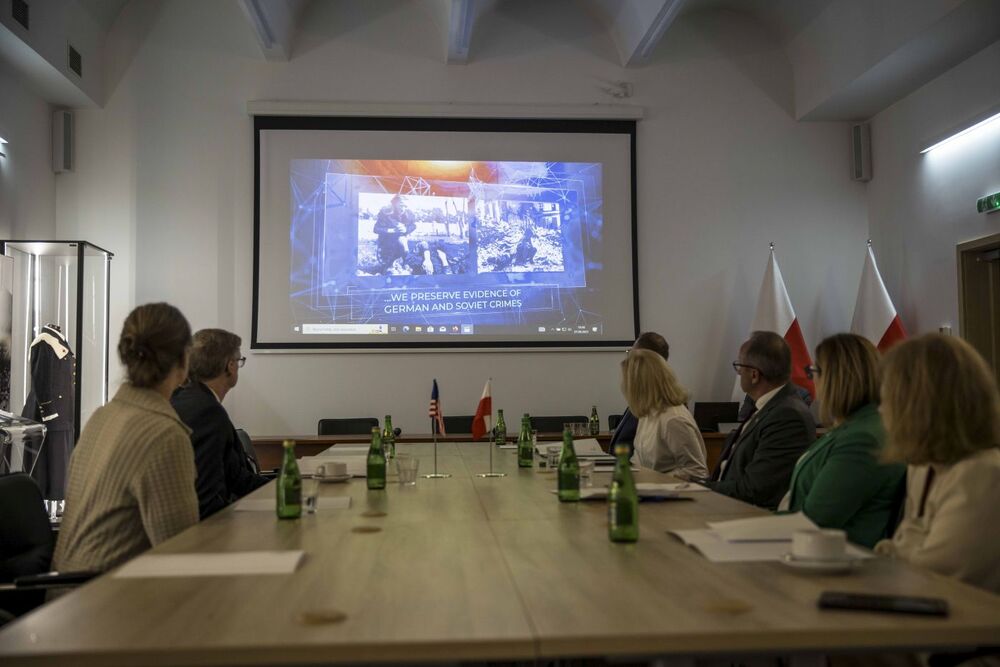 Wizyta Zastępcy Szefa Misji USA Daniela Lawtona w Archiwum IPN – Warszawa, 7 sierpnia 2023. Fot. Katarzyna Adamów (IPN)