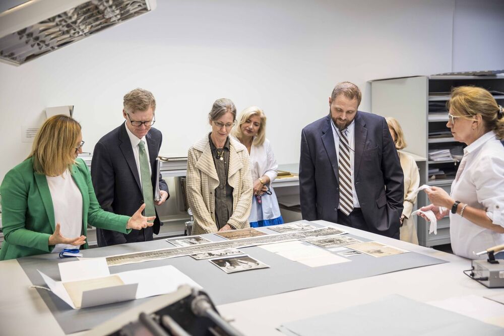 Wizyta Zastępcy Szefa Misji USA Daniela Lawtona w Archiwum IPN – Warszawa, 7 sierpnia 2023. Fot. Katarzyna Adamów (IPN)