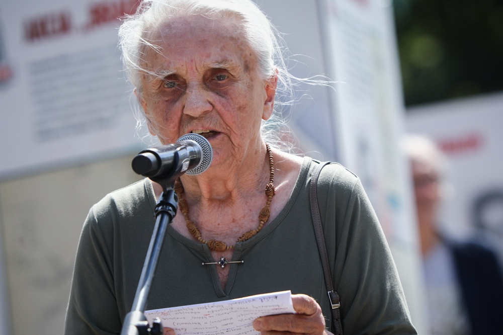 Hanna Rybicka podczas uroczystego otwarcia wystawy „Kedyw. Miecz i Tarcza Armii Krajowej w Warszawie” – Warszawa, 11 sierpnia 2023. Fot. Sławek Kasper (IPN)