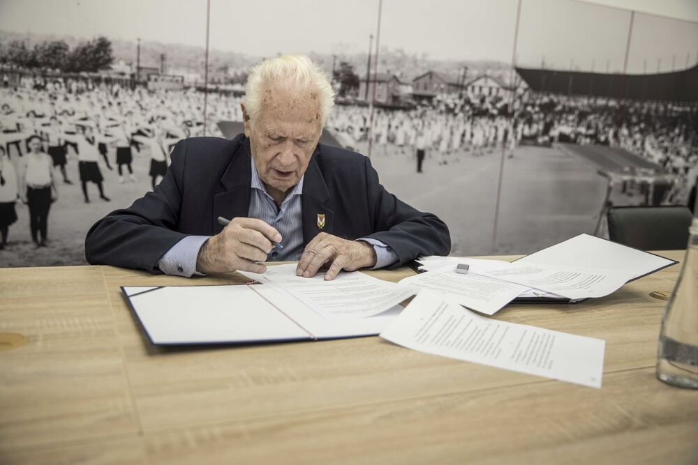 Stanisław Zalewski, prezes Polskiego Związku Byłych Więźniów Politycznych Hitlerowskich Więzień i Obozów Koncentracyjnych. Fot. Katarzyna Adamów (IPN)