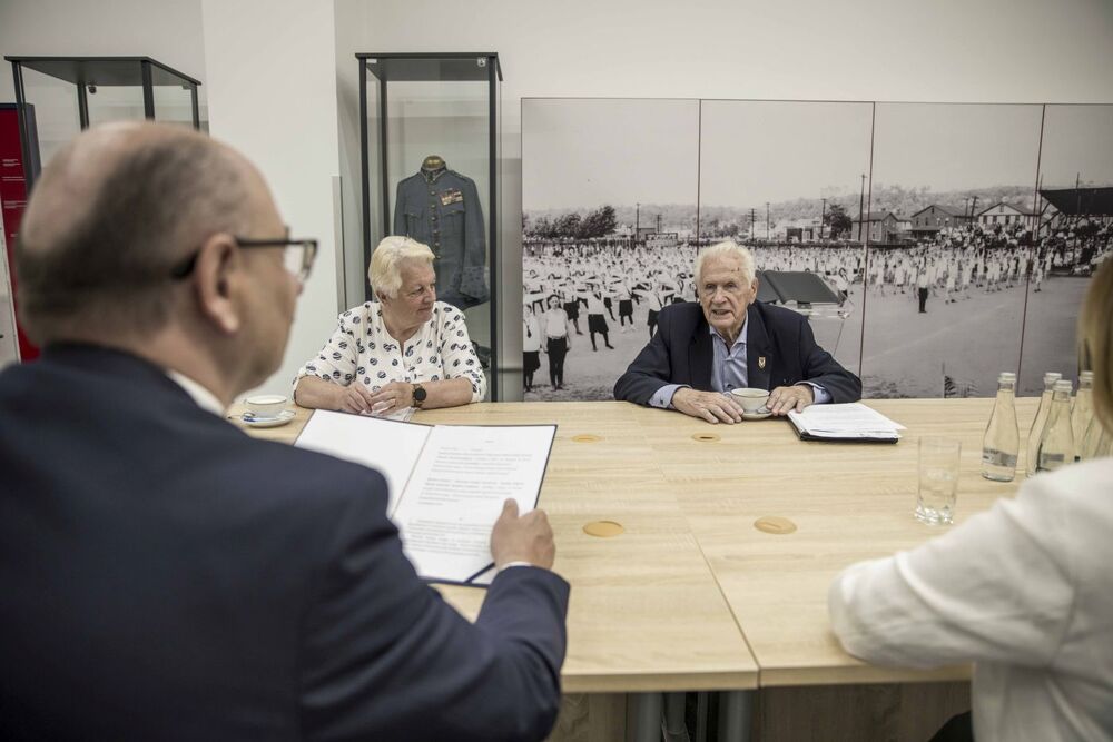 Podpisanie umowy pomiędzy IPN a Polskim Związkiem Byłych Więźniów Politycznych Hitlerowskich Więzień i Obozów Koncentracyjnych – Warszawa, 24 sierpnia 2023. Fot. Katarzyna Adamów (IPN)