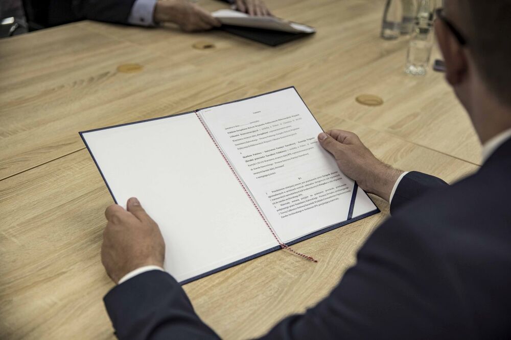 Podpisanie umowy pomiędzy IPN a Polskim Związkiem Byłych Więźniów Politycznych Hitlerowskich Więzień i Obozów Koncentracyjnych – Warszawa, 24 sierpnia 2023. Fot. Katarzyna Adamów (IPN)