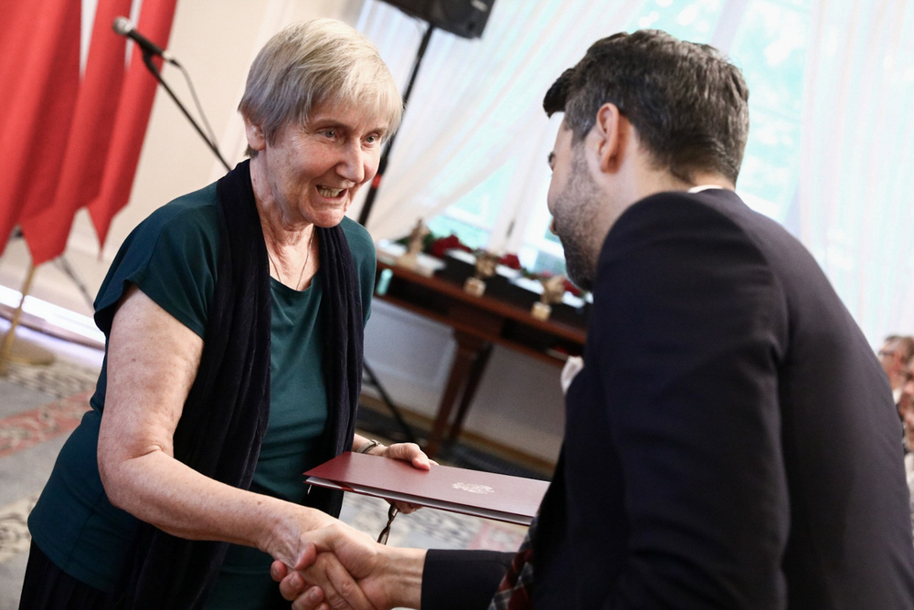 Uroczystość wręczenia nagród Fundacji im. Janusza Kurtyki. Na zdj. Dr Barbara Fedyszak-Radziejowska i Paweł Kurtyka – Warszawa, 26 sierpnia 2023. Fot. Sławek Kasper (IPN)