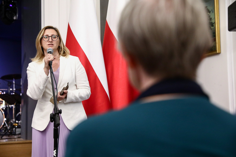 Uroczystość wręczenia nagród Fundacji im. Janusza Kurtyki. Na zdj. Marzena Kruk, dyrektor AIPN – Warszawa, 26 sierpnia 2023. Fot. Sławek Kasper (IPN)