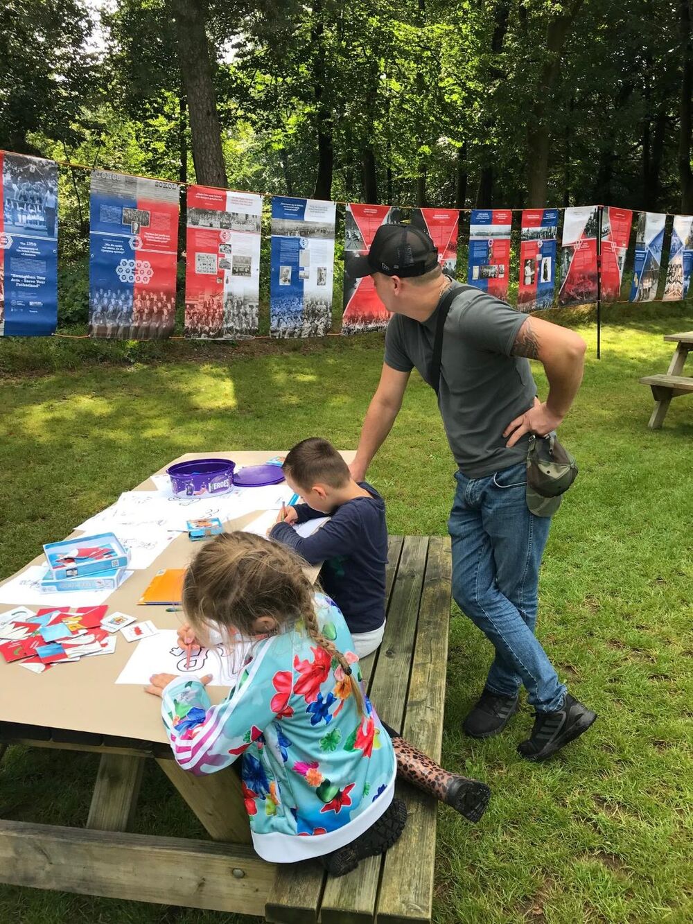 Pracownicy Archiwum IPN na 6 Pikniku Rodzinnym w Apeldoorn – Holandia, 26–27 sierpnia 2023. Fot: AIPN