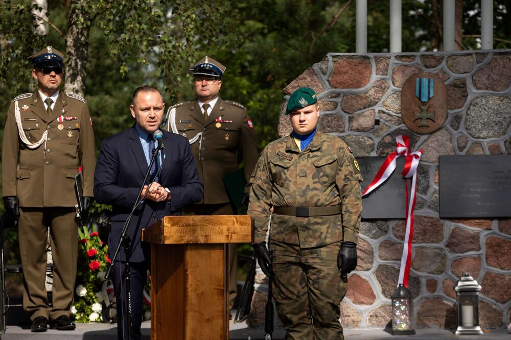 Dr Karol Nawrocki podczas obchodów 84. rocznicy wybuchu II wojny światowej i szarży 18. Pułku Ułanów Pomorskich z 1.09.1939 r. – Nowa Cerkiew, 3 września 2023. Fot: Mikołaj Bujak (IPN)