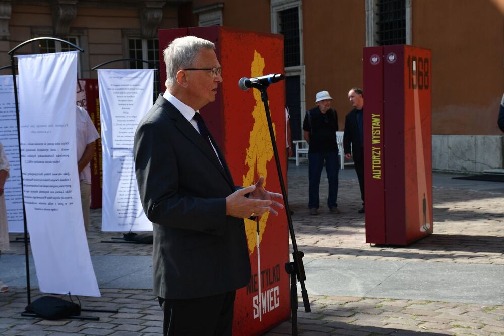 W Warszawie otwarto wystawę „Nie tylko Siwiec”. Na zdj. prof. dr hab. Wojciech Fałkowski, dyrektor Zamku Królewskiego w Warszawie – 12 września 2023. Fot. Andrzej Węcławek (IPN)