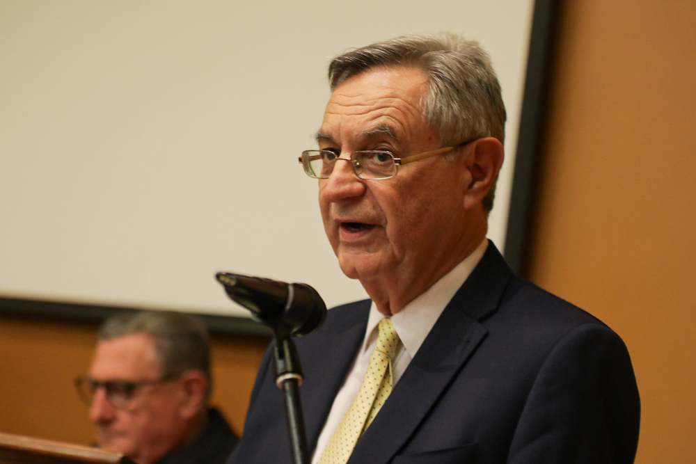 Dziekan Uniwersytetu dr Luis Maria Caterina podczas otwarcia wystawy „Samarytanie z Markowej” w Rosario – Argentyna, 14 września 2023. Fot. Mikołaj Bujak (IPN)