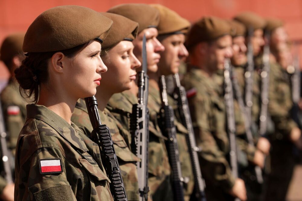 „Ja, żołnierz Wojska Polskiego, przysięgam” – żołnierze 7 Pomorskiej Brygady Obrony Terytorialnej złożyli przysięgę wojskową – Gdańsk, 17 września 2023. Fot. Mikołaj Bujak (IPN)