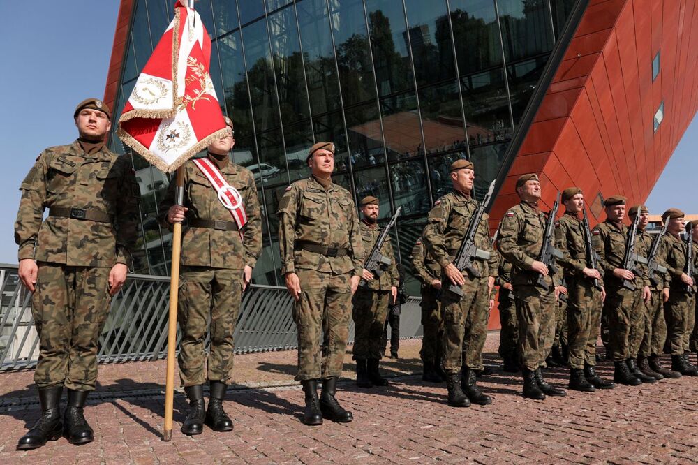 „Ja, żołnierz Wojska Polskiego, przysięgam” – żołnierze 7 Pomorskiej Brygady Obrony Terytorialnej złożyli przysięgę wojskową – Gdańsk, 17 września 2023. Fot. Mikołaj Bujak (IPN)