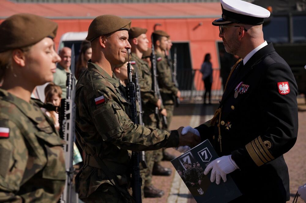 „Ja, żołnierz Wojska Polskiego, przysięgam” – żołnierze 7 Pomorskiej Brygady Obrony Terytorialnej złożyli przysięgę wojskową – Gdańsk, 17 września 2023. Fot. Mikołaj Bujak (IPN)