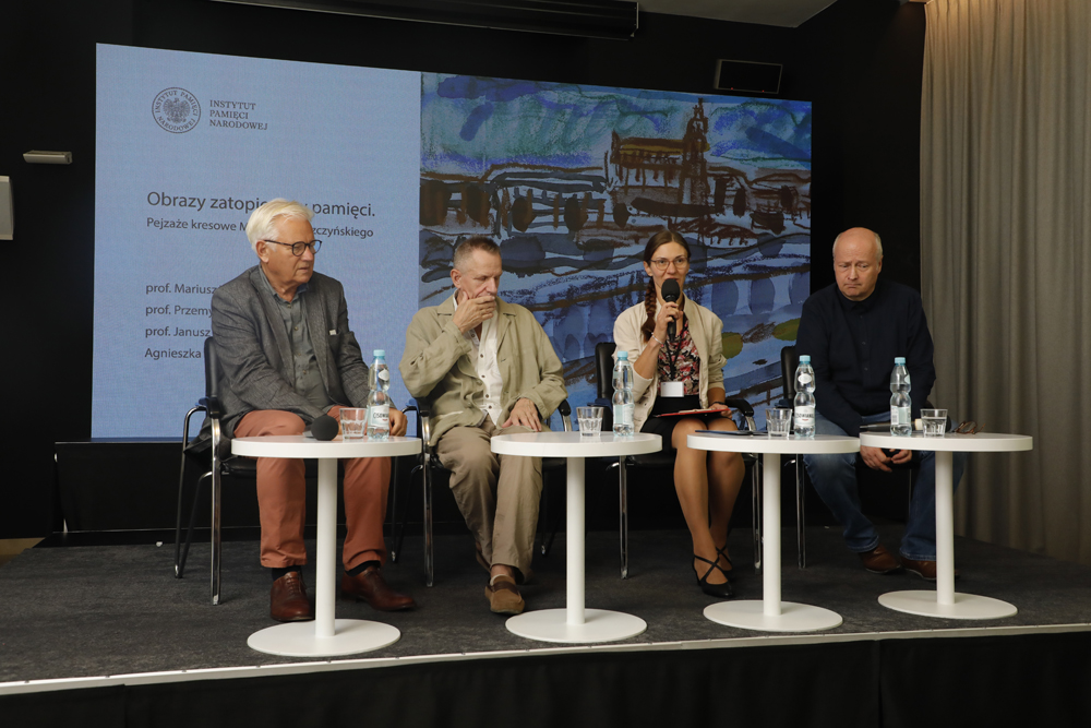 Otwarcie wystawy ,,Obrazy zatopione w pamięci. Pejzaże kresowe Mariusza Woszczyńskiego” – Warszawa, 19 września 2023. Fot. Piotr Życieński (IPN)