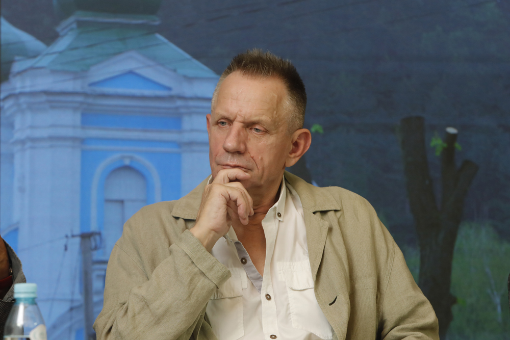 Otwarcie wystawy ,,Obrazy zatopione w pamięci. Pejzaże kresowe Mariusza Woszczyńskiego”. Na zdj. prof. Janusz Smaza – Warszawa, 19 września 2023. Fot. Piotr Życieński (IPN)