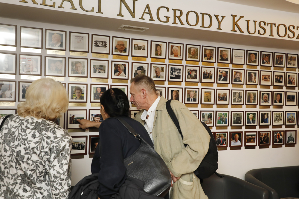 Otwarcie wystawy ,,Obrazy zatopione w pamięci. Pejzaże kresowe Mariusza Woszczyńskiego” – Warszawa, 19 września 2023. Fot. Piotr Życieński (IPN)