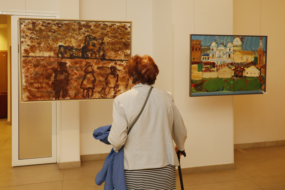 Otwarcie wystawy ,,Obrazy zatopione w pamięci. Pejzaże kresowe Mariusza Woszczyńskiego” – Warszawa, 19 września 2023. Fot. Piotr Życieński (IPN)