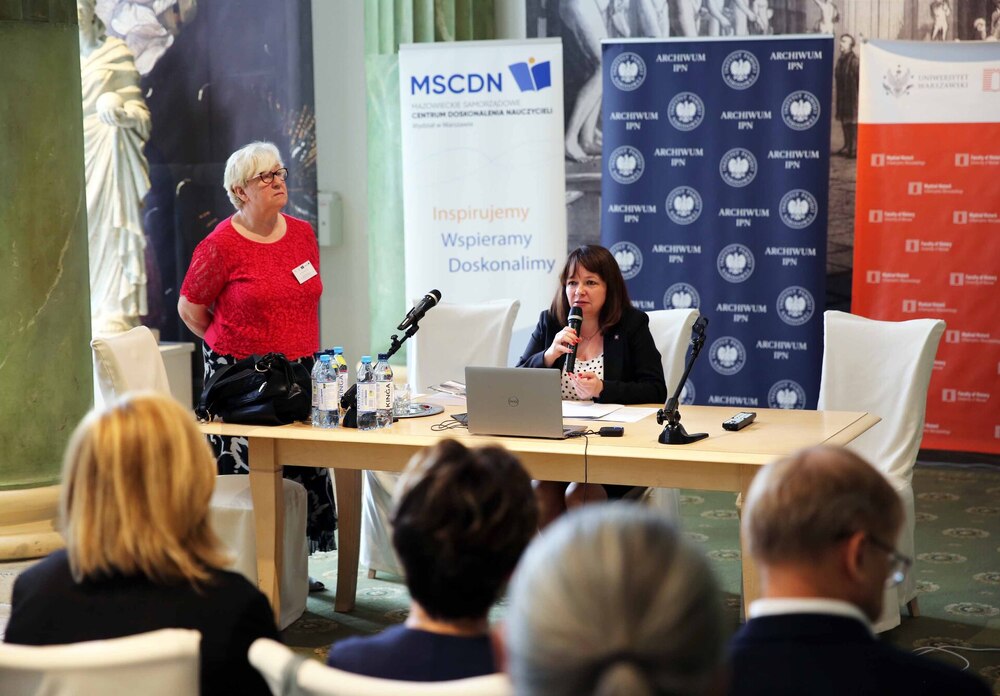 VII Ogólnopolska Konferencja Archiwistów i Historyków z cyklu „Educare necesse est…” – Warszawa, 19–20 września 2023. Na zdj. zastępca naczelnego dyrektora Archiwów Państwowych dr hab. Lucyna Harc. Fot. Paweł Zielony (AIPN)