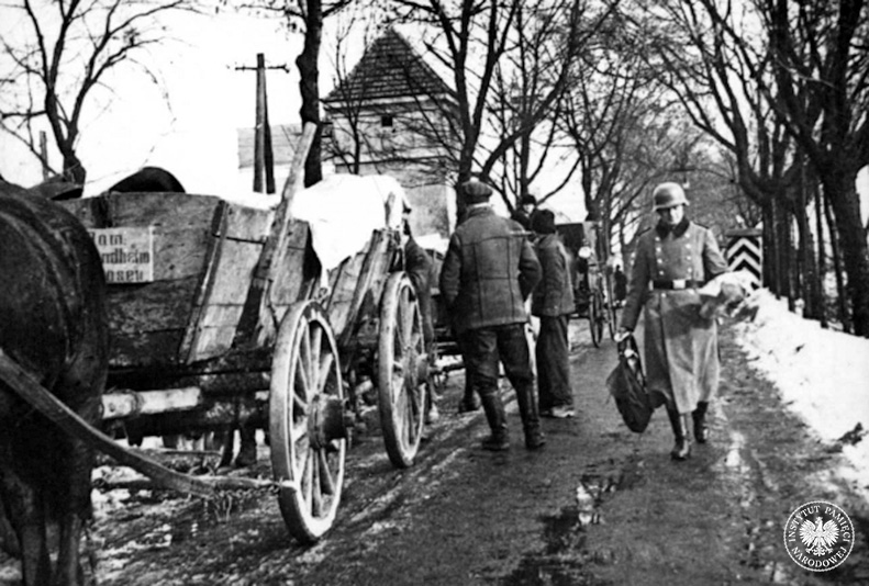 Aprowizacja obozu (fot. z zasobu IPN)