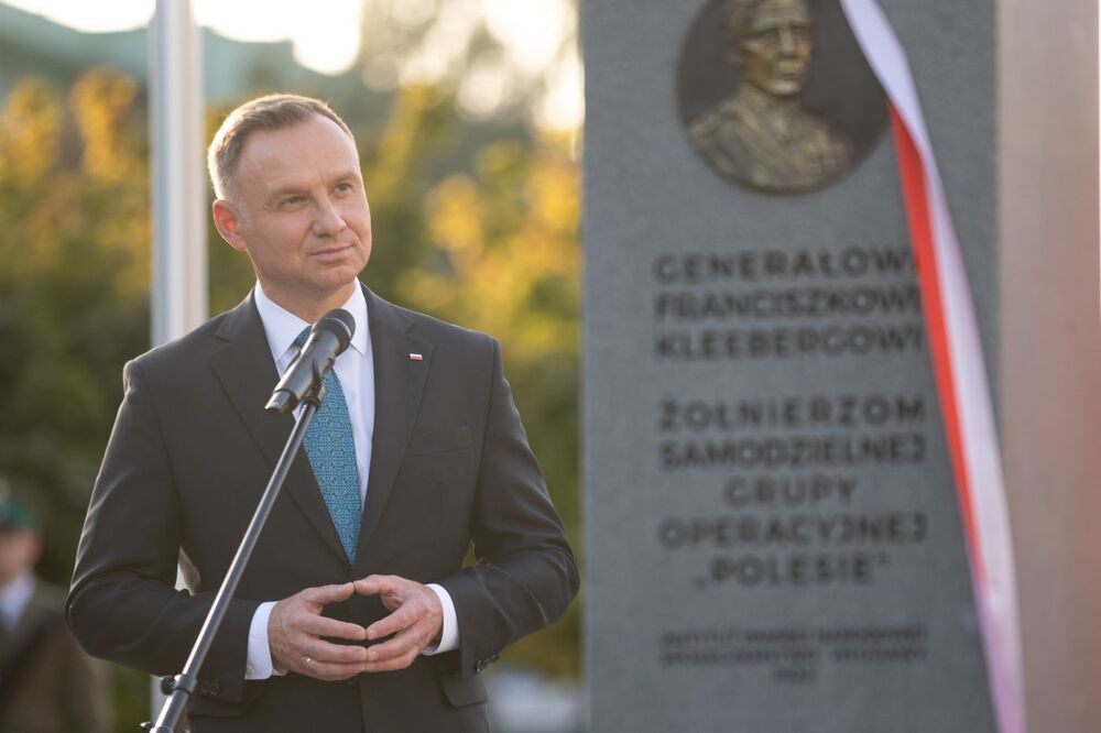Prezydent RP Andrzej Duda podczas uroczystości odsłonięcia pomnika pamięci gen. Franciszka Kleeberga i żołnierzy Samodzielnej Grupy Operacyjnej „Polesie” – Włodawa, 26 września 2023. Fot. Mikołaj Bujak (IPN)