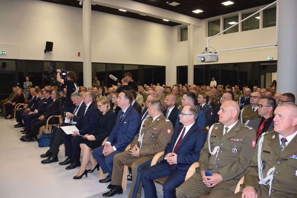 Uczestnicy spotkania historycznego „Polska – Szwajcaria. 170 lat żołnierskiej przyjaźni od konfederatów barskich do żołnierzy 2. Dywizji Strzelców Pieszych”. Warszawa, 26 września 2023 r. Fot. CBW