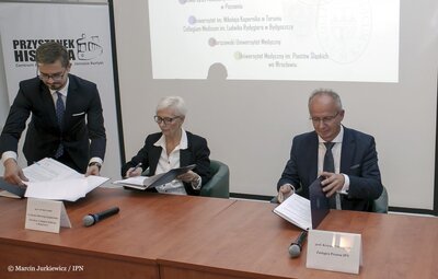 Podpisanie umowy o współpracy pomiędzy IPN i Konsorcjum GRID w zakresie badań genetycznych – 4 października 2017. Fot. Marcin Jurkiewicz (IPN)
