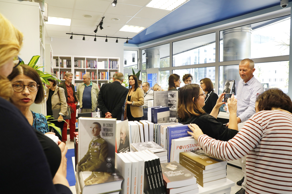 Księgarnia IPN przy ul. Kurtyki 1 już otwarta. Fot. Piotr Życieński (IPN)