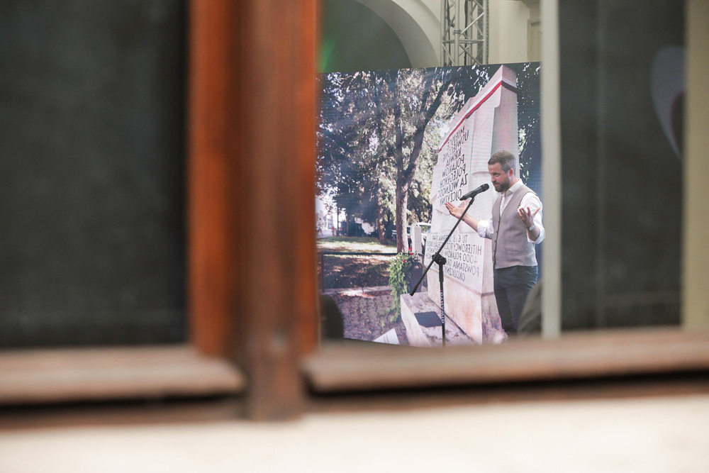 Podsumowanie projektu „Tablice Pamięci” – konferencja prasowa z udziałem prezesa IPN dr. Karola Nawrockiego – Warszawa, 3 października 2023. Fot. Mikołaj Bujak (IPN)