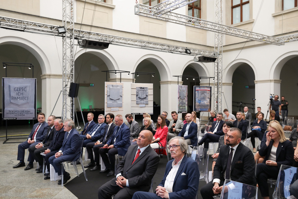 Podsumowanie projektu „Tablice Pamięci” – konferencja prasowa z udziałem prezesa IPN dr. Karola Nawrockiego – Warszawa, 3 października 2023. Fot. Mikołaj Bujak (IPN)