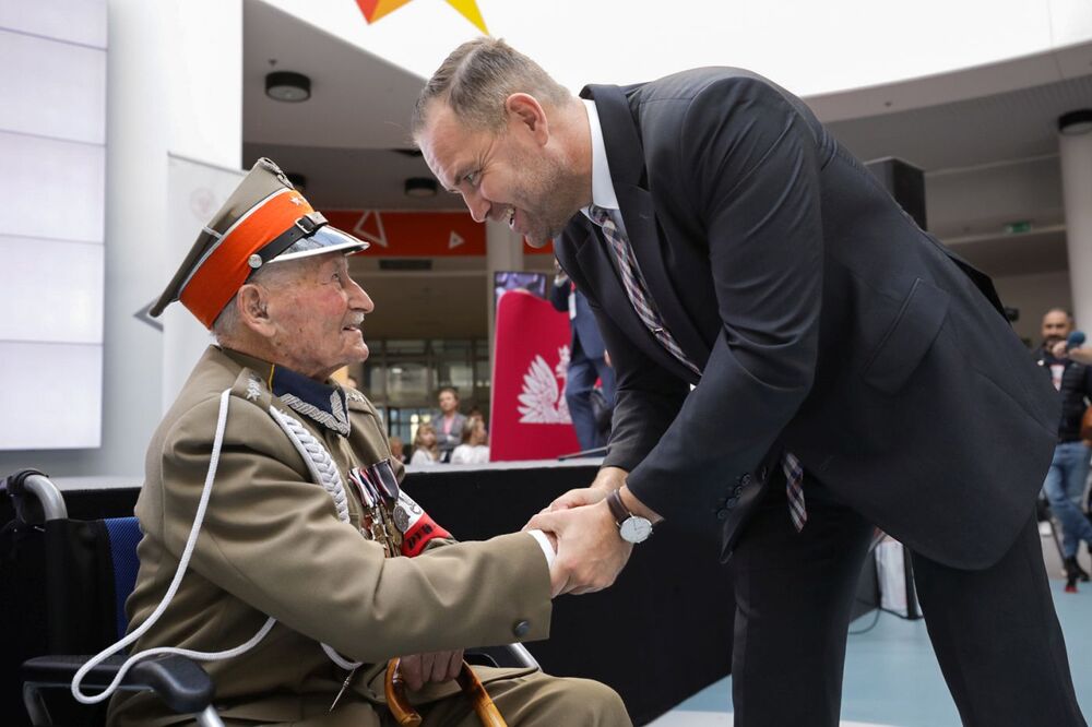 Dr Karol Nawrocki, prezes IPN i kapitan Tadeusz Lutak – Jasionka, 4 października 2023. Fot. Mikołaj Bujak (IPN)