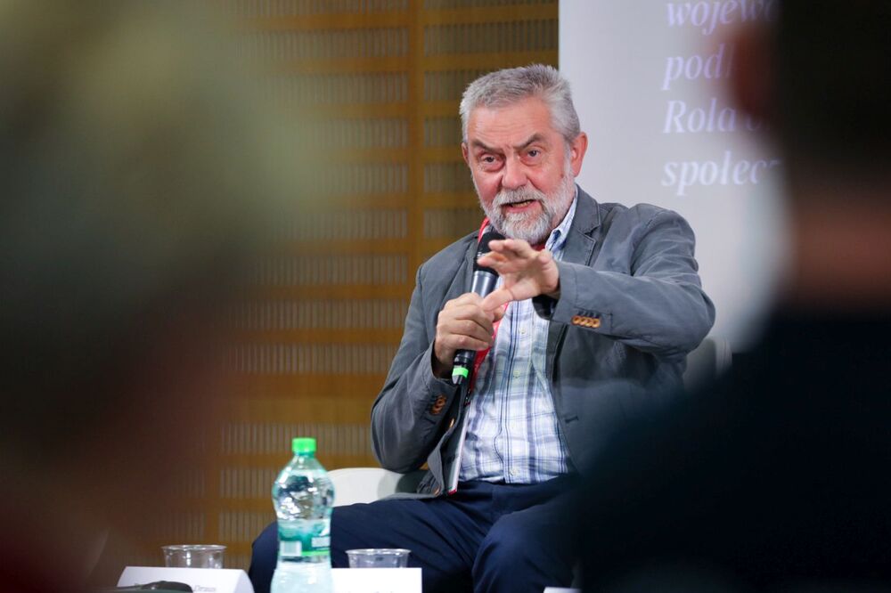 Debata panelowa „Świadomość historyczna mieszkańców województwa podkarpackiego. Rola organizacji społecznych”. Na zdj. dr hab. Tadeusz Zych – Podkarpacki Kongres Pamięci Narodowej, 4 października 2023. Fot. Mikołaj Bujak (IPN)