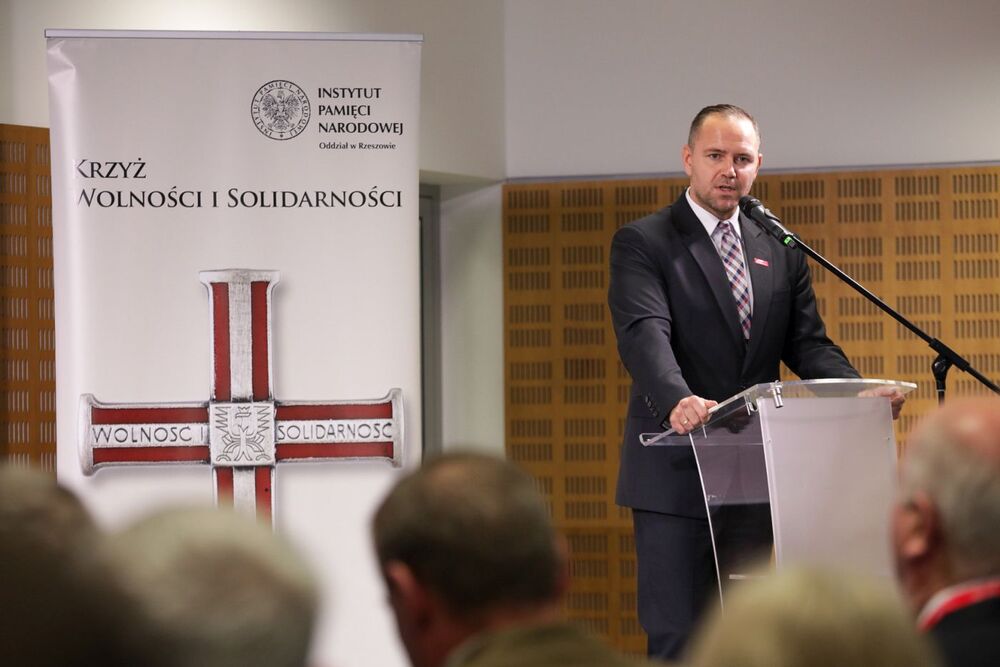 Dr Karol Nawrocki, prezes IPN, podczas gali wręczenia odznaczeń – Podkarpacki Kongres Pamięci Narodowej, 4 października 2023. Fot. Mikołaj Bujak (IPN)