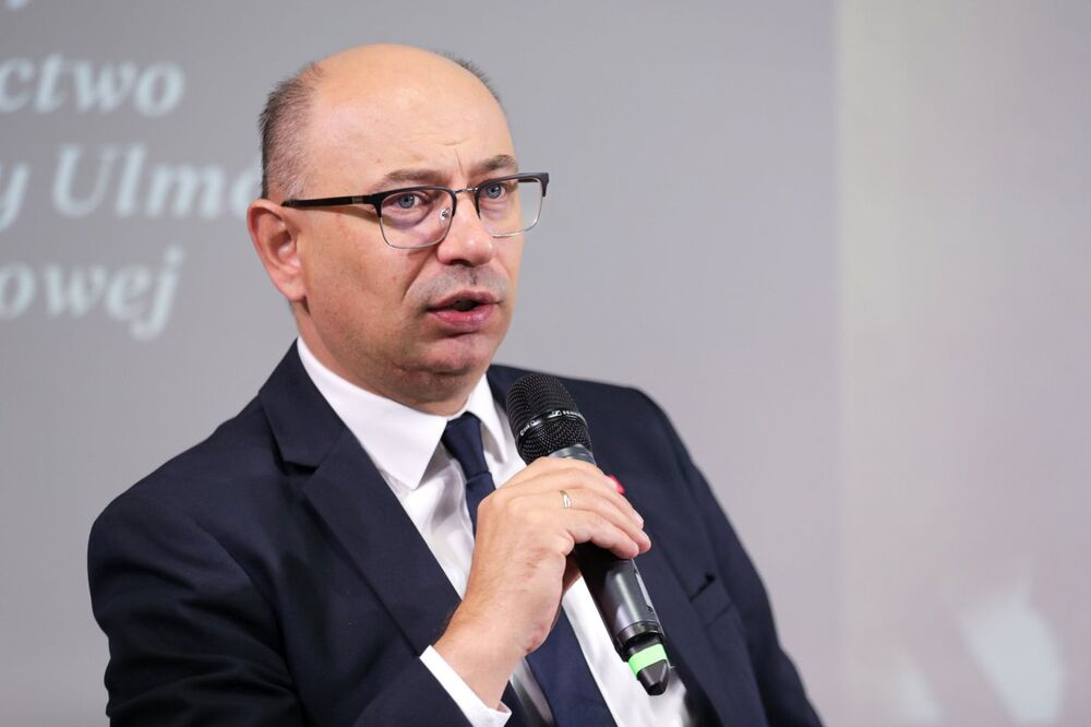 Dr Mateusz Szpytma, wiceprezes IPN, podczas debaty „Miłość bliźniego w nieludzkich czasach” – Podkarpacki Kongres Pamięci Narodowej, 5 października 2023. Fot. Mikołaj Bujak (IPN)